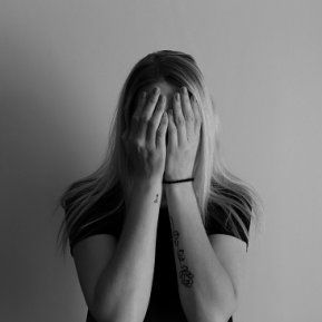 8 comportamente care arată că cineva suferă de depresie ușoară